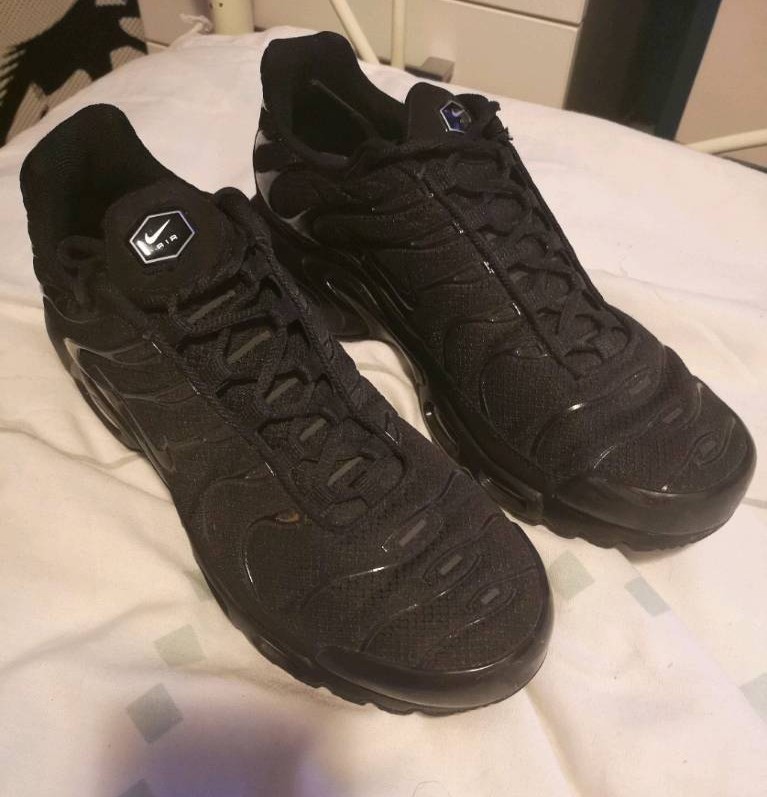 all black nike tuned 1